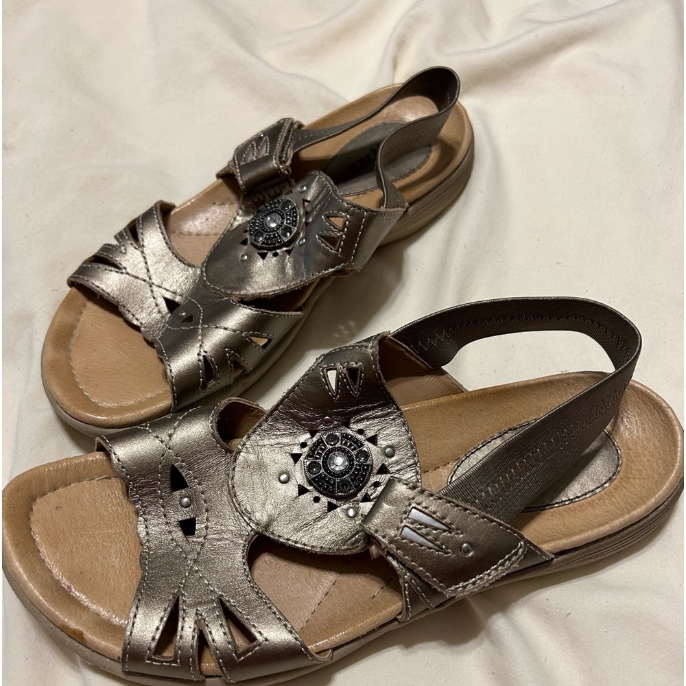 Ladies sandals. Gold colored with bling and back strap. Earth shoes. Size 9.